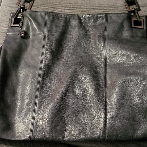 HELEN WELSH LIKE NEW Elegant Black Leather Shoulder Bag - Picture 3 of 14